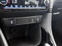 Toyota Yaris 1.5 Hybrid Executive Bi-tone | BTW voertuig | Head-Up Display | Dodehoek detectie | Parkeersensoren voor+achter | Stoelverwarming | Apple CarPlay/Android auto | Onderweg-naar-dealer
