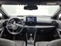Toyota Yaris 1.5 Hybrid Executive Bi-tone | BTW voertuig | Head-Up Display | Dodehoek detectie | Parkeersensoren voor+achter | Stoelverwarming | Apple CarPlay/Android auto | Onderweg-naar-dealer