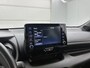 Toyota Yaris 1.5 Hybrid Executive Bi-tone | BTW voertuig | Head-Up Display | Dodehoek detectie | Parkeersensoren voor+achter | Stoelverwarming | Apple CarPlay/Android auto | Onderweg-naar-dealer