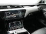 Audi E-tron e-tron 50 quattro Launch edition plus 71 kWh panorama dak | SoH 98,6 % | Appconnect | Electr. schuif panorama dak | Parkeersensoren voor en achter | Navigatie | Rubber koffermat | Warmtewerend glas | LM velgen 20"| Parkeersensoren voor en ach