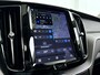 Volvo XC60 T6 Plug-in hybrid AWD Core Bright | Panoramadak | Park assist | Stoel- en Stuurverwarming | Trekhaak