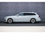 Volvo V90 2.0 T6 Plug-in hybrid AWD Plus Bright | Adaptieve Cruise Control | Panoramadak | 360° Parkeercamera | Harman Kardon Audio | Stoel-/Stuur-/Voorruitverwarming | Dodehoek Detectie |