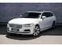 Volvo V90 2.0 T6 Plug-in hybrid AWD Plus Bright | Adaptieve Cruise Control | Panoramadak | 360° Parkeercamera | Harman Kardon Audio | Stoel-/Stuur-/Voorruitverwarming | Dodehoek Detectie |