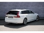 Volvo V90 2.0 T6 Plug-in hybrid AWD Plus Bright | Adaptieve Cruise Control | Panoramadak | 360° Parkeercamera | Harman Kardon Audio | Stoel-/Stuur-/Voorruitverwarming | Dodehoek Detectie |