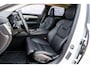 Volvo V90 2.0 T6 Plug-in hybrid AWD Plus Bright | Adaptieve Cruise Control | Panoramadak | 360° Parkeercamera | Harman Kardon Audio | Stoel-/Stuur-/Voorruitverwarming | Dodehoek Detectie |