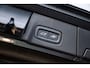 Volvo V90 2.0 T6 Plug-in hybrid AWD Ultra Bright | Adaptieve Cruise Control | Luchtvering | Bowers & Wilkins Audio | Trekhaak | Tailored Wool Sportstoelen | Panoramadak | Dodehoek Detectie | Head-Up Display | Stoel-/Stuurverwarming | Parkeercamera |