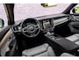 Volvo V90 2.0 T6 Plug-in hybrid AWD Ultra Bright | Adaptieve Cruise Control | Luchtvering | Bowers & Wilkins Audio | Trekhaak | Tailored Wool Sportstoelen | Panoramadak | Dodehoek Detectie | Head-Up Display | Stoel-/Stuurverwarming | Parkeercamera |