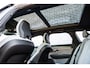Volvo V90 2.0 T6 Plug-in hybrid AWD Ultra Bright | Adaptieve Cruise Control | Luchtvering | Bowers & Wilkins Audio | Trekhaak | Tailored Wool Sportstoelen | Panoramadak | Dodehoek Detectie | Head-Up Display | Stoel-/Stuurverwarming | Parkeercamera |