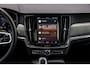 Volvo V90 2.0 T6 Plug-in hybrid AWD Ultra Bright | Adaptieve Cruise Control | Luchtvering | Bowers & Wilkins Audio | Trekhaak | Tailored Wool Sportstoelen | Panoramadak | Dodehoek Detectie | Head-Up Display | Stoel-/Stuurverwarming | Parkeercamera |