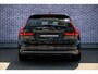 Volvo V90 2.0 T6 Plug-in hybrid AWD Ultra Bright | Adaptieve Cruise Control | Luchtvering | Bowers & Wilkins Audio | Trekhaak | Tailored Wool Sportstoelen | Panoramadak | Dodehoek Detectie | Head-Up Display | Stoel-/Stuurverwarming | Parkeercamera |
