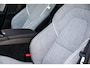 Volvo V90 2.0 T6 Plug-in hybrid AWD Ultra Bright | Adaptieve Cruise Control | Luchtvering | Bowers & Wilkins Audio | Trekhaak | Tailored Wool Sportstoelen | Panoramadak | Dodehoek Detectie | Head-Up Display | Stoel-/Stuurverwarming | Parkeercamera |