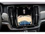 Volvo V90 2.0 T6 Plug-in hybrid AWD Ultra Bright | Adaptieve Cruise Control | Luchtvering | Bowers & Wilkins Audio | Trekhaak | Tailored Wool Sportstoelen | Panoramadak | Dodehoek Detectie | Head-Up Display | Stoel-/Stuurverwarming | Parkeercamera |
