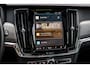 Volvo V90 2.0 T6 Plug-in hybrid AWD Ultra Bright | Adaptieve Cruise Control | Luchtvering | Bowers & Wilkins Audio | Trekhaak | Tailored Wool Sportstoelen | Panoramadak | Dodehoek Detectie | Head-Up Display | Stoel-/Stuurverwarming | Parkeercamera |