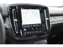 Volvo EX40 Single Ex. Range Ultra 82 kWh / Panorama schuif-kanteldak / 360 Camera / Harman Kardon / Trekhaak / Stuur- en stoelverwarming / Adaptive Cruise / Elektrische best.stoel met geheugen