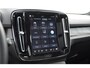 Volvo EX40 Single Ex. Range Ultra 82 kWh / Panorama schuif-kanteldak / 360 Camera / Harman Kardon / Trekhaak / Stuur- en stoelverwarming / Adaptive Cruise / Elektrische best.stoel met geheugen