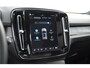 Volvo EX40 Single Ex. Range Ultra 82 kWh / Panorama schuif-kanteldak / 360 Camera / Harman Kardon / Trekhaak / Stuur- en stoelverwarming / Adaptive Cruise / Elektrische best.stoel met geheugen