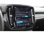 Volvo EX40 Single Ex. Range Ultra 82 kWh / Panorama schuif-kanteldak / 360 Camera / Harman Kardon / Trekhaak / Stuur- en stoelverwarming / Adaptive Cruise / Elektrische best.stoel met geheugen