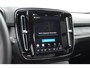 Volvo EX40 Single Ex. Range Ultra 82 kWh / Panorama schuif-kanteldak / 360 Camera / Harman Kardon / Trekhaak / Stuur- en stoelverwarming / Adaptive Cruise / Elektrische best.stoel met geheugen