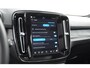 Volvo EX40 Single Ex. Range Ultra 82 kWh / Panorama schuif-kanteldak / 360 Camera / Harman Kardon / Trekhaak / Stuur- en stoelverwarming / Adaptive Cruise / Elektrische best.stoel met geheugen
