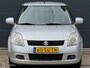 Suzuki Swift 1.5 Exclusive - APK TM 11-03-2027 - KEYLESS - LMV - EL. RAMEN + SPIEGELS - ACHTERSPOILER - SIDE SKIRTS - CPV - STUURBEKRACHTIGING - NAP - NL AUTO -