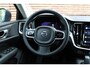 Volvo V60 T6 Plug-in hybrid AWD Plus Bright | Elektrische voorstoelen met geheugenfunctie | Stoel-/ stuurwielverwarming | Verwarmbare achterbank | Elektrisch bedienbare achterklep | Lederen bekleding | Apple CarPlay, Android Auto | Adaptive Cruise Control | Park Assist voor + achter incl. camera