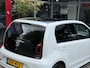 Volkswagen Up! 1.0 *!* R-LINE *!* ECC/ CRUISE/ 17 INCH/ CAMERA/ STOELVERWARMING *!*