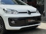 Volkswagen Up! 1.0 *!* R-LINE *!* ECC/ CRUISE/ 17 INCH/ CAMERA/ STOELVERWARMING *!*