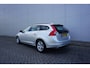 Volvo V60 2.0 D3 Kinetic AUTOMAAT - Climate / Navi / Cruise / Stoelverw. / Parkeers. / Lm velgen