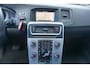 Volvo V60 2.0 D3 Kinetic AUTOMAAT - Climate / Navi / Cruise / Stoelverw. / Parkeers. / Lm velgen