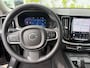 Volvo XC60 2.0 T6 Plug-in hybrid AWD Essential Bright | Adaptieve Cruise Control | Panoramadak | Stoel-/Stuur-/Voorruitverwarming | Standverwarming | Dodehoek Detectie | Parkeercamera | Lederen Bekleding |