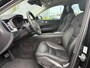 Volvo XC60 2.0 T6 Plug-in hybrid AWD Essential Bright | Adaptieve Cruise Control | Panoramadak | Stoel-/Stuur-/Voorruitverwarming | Standverwarming | Dodehoek Detectie | Parkeercamera | Lederen Bekleding |