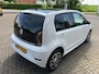 Volkswagen Up! 1.0 high up met R-line pakket!