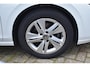 Volkswagen Golf 1.0 eTSI Life | Camera | Carplay | Adaptive |