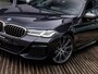 BMW 5-Serie M550i xDrive High Executive | HARMAN KARDON | COMFORT ACCES | BMW LASER LIGHT | 20 INCH | SCHUIF-KANTELDAK | ADAPTIVE CRUISE CONTROL | VOLLEDIG BMW DEALER ONDERHOUDEN | SOPHISTO GRAU |
