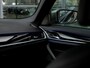 BMW 5-Serie M550i xDrive High Executive | HARMAN KARDON | COMFORT ACCES | BMW LASER LIGHT | 20 INCH | SCHUIF-KANTELDAK | ADAPTIVE CRUISE CONTROL | VOLLEDIG BMW DEALER ONDERHOUDEN | SOPHISTO GRAU |
