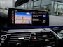 BMW 5-Serie M550i xDrive High Executive | HARMAN KARDON | COMFORT ACCES | BMW LASER LIGHT | 20 INCH | SCHUIF-KANTELDAK | ADAPTIVE CRUISE CONTROL | VOLLEDIG BMW DEALER ONDERHOUDEN | SOPHISTO GRAU |