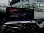 BMW 5-Serie M550i xDrive High Executive | HARMAN KARDON | COMFORT ACCES | BMW LASER LIGHT | 20 INCH | SCHUIF-KANTELDAK | ADAPTIVE CRUISE CONTROL | VOLLEDIG BMW DEALER ONDERHOUDEN | SOPHISTO GRAU |