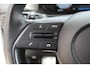 Hyundai Bayon 1.0 T-GDI Premium Sky DAB, extra getint glas achter.