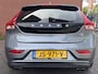 Volvo V40 2.0 T2 Kinetic Navigatie, Bluetooth, 17 inch R-design wielen, High performance audio, Park assist achter, Diffuser achterbumper, Dubbele uitlaten, Volledig dealeronderhouden