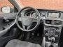 Volvo V40 2.0 T2 Kinetic Navigatie, Bluetooth, 17 inch R-design wielen, High performance audio, Park assist achter, Diffuser achterbumper, Dubbele uitlaten, Volledig dealeronderhouden