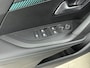 Peugeot 2008 1.2 100pk Allure | AppleCarPlay/Android | Parkeersensoren | Climate control | Cruise control | 17'' LM velgen