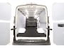 Volkswagen Crafter 2.0 TDI 177PK L3H2 | Dubbellucht | 3500kg Trekgew. | Airco | Cruise | Camera | Carplay | Navi | Trekhaak