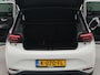 Volkswagen ID.3 First Plus 58 kWh incl afneembare trekhaak | SoH 92,1 % | Apple Carplay | Afneembare trekhaak | Navigatie | Achteruitrij camera | Parkeersensoren voor en achter | Wifi | Spraakbediening | Voorstoelen verwarmd |