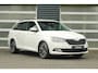 Skoda Fabia Combi 1.0 TSI 95pk Business Edition | All-Season banden | Trekhaak | Navigatie | DAB+ | Cruise Control