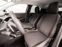 Peugeot 208 1.2 PureTech Sport Automaat (APPLE CARPLAY, PARKEERSENSOREN, GETINT GLAS, SPORTSTOELEN, CRUISE, LANE ASSIST, NIEUWSTAAT)