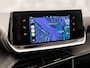 Peugeot 208 1.2 PureTech Sport Automaat (APPLE CARPLAY, PARKEERSENSOREN, GETINT GLAS, SPORTSTOELEN, CRUISE, LANE ASSIST, NIEUWSTAAT)