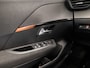 Peugeot 208 1.2 PureTech Sport Automaat (APPLE CARPLAY, PARKEERSENSOREN, GETINT GLAS, SPORTSTOELEN, CRUISE, LANE ASSIST, NIEUWSTAAT)