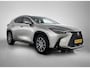 Lexus NX 450h+ AWD Luxury Line | BTW voertuig | 360 Camera | Stoel+stuurverwarming | Elektrische achterklep | Parkeersensoren voor+achter | Blindspot monitor | Onderweg-naar-dealer