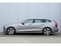 Volvo V60 T6 Twin Engine AWD AUT8 350PK Inscription | Geventileerde voorstoelen met massage | Stoelverwarming | Adaptieve Cruise Control met Pilot Assist | BLIS dodehoekdetectie | 19” lichtmetalen velgen | Elektrisch verstelbare voorstoelen met geheugen | Trekhaak, semi elektrisch inklapbaar