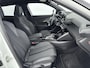Peugeot e-2008 SUV EV GT 50 kWh 136pk | Accu 94% | Schuif/kanteldak | Navigatie | Stoelverwarming | Dodehoekbewaking | Adaptieve Cruise Control